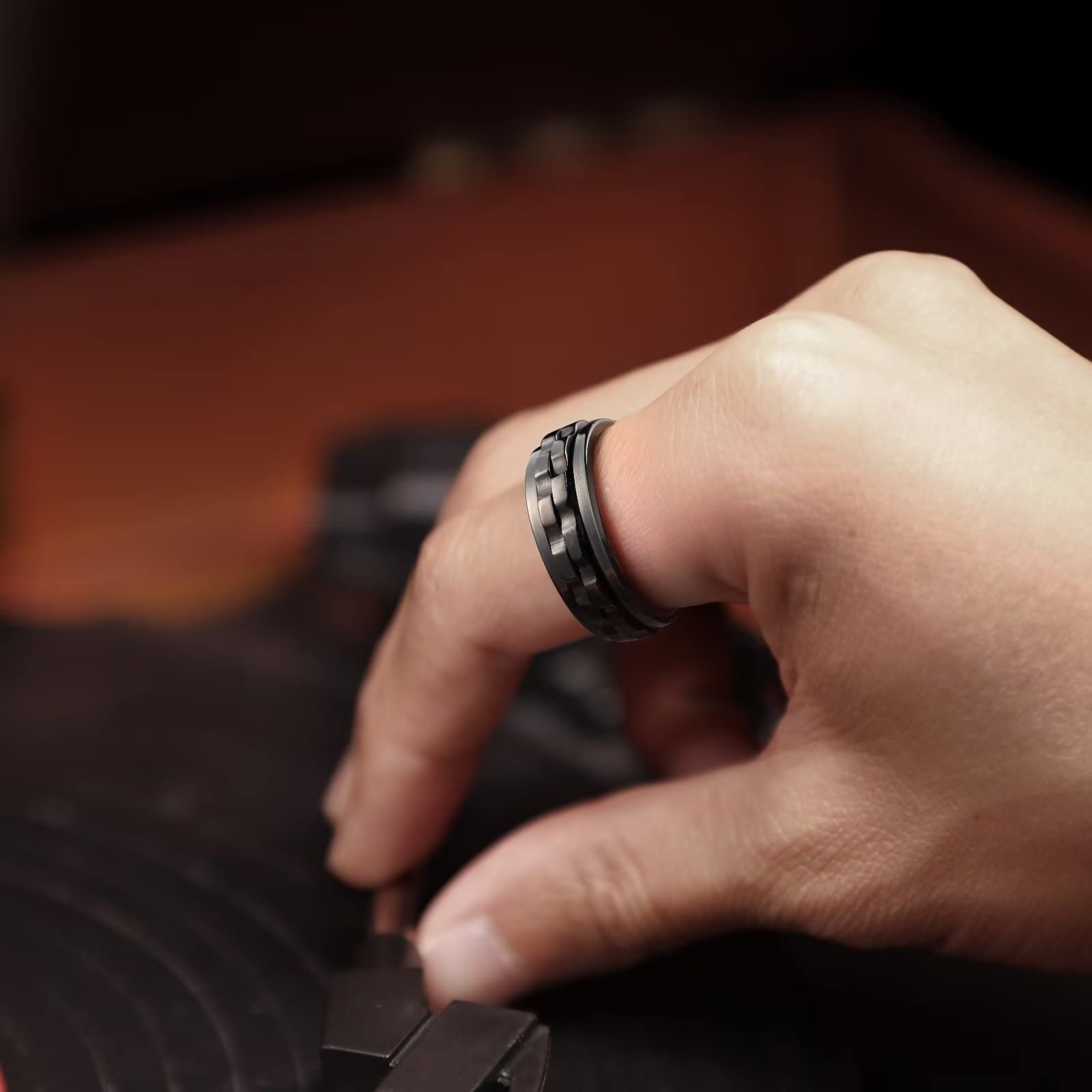1pc Men's Stainless Steel Rotating Ring - Adjustable Rotating Band, Sleek Black Finish, Durable Modern Design for Wedding & Party Jewelry, Versatile Formal & Casual Accessory, Formal Event Accessory, Unique Texture Detail