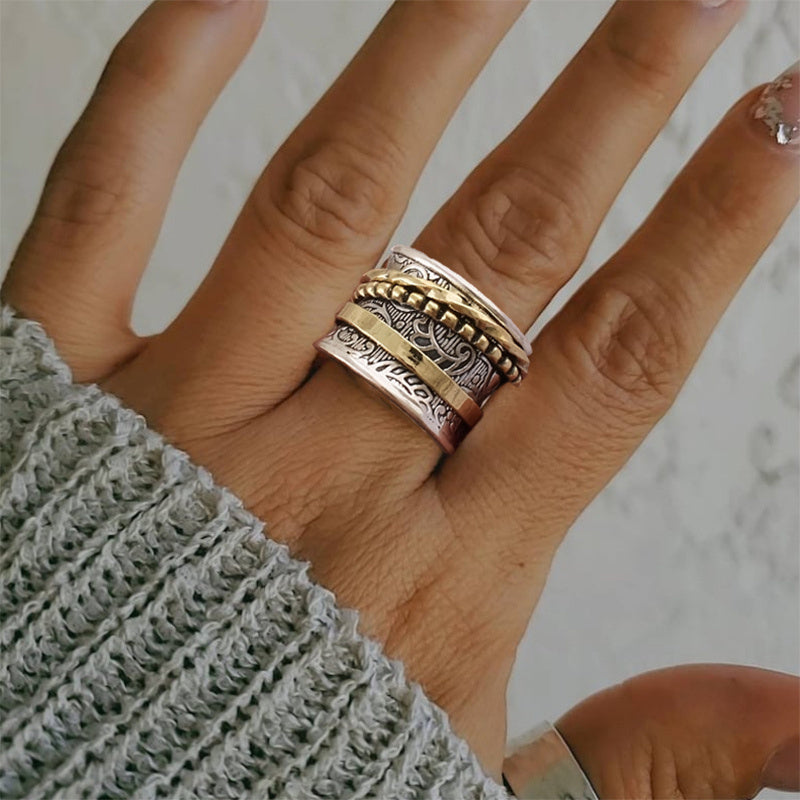 A Vintage Zinc Alloy Golden Lady's Ring With A European Wide Face, A Cool Ring As A Valentine's Day Gift, A Rotating Decompression Ring.