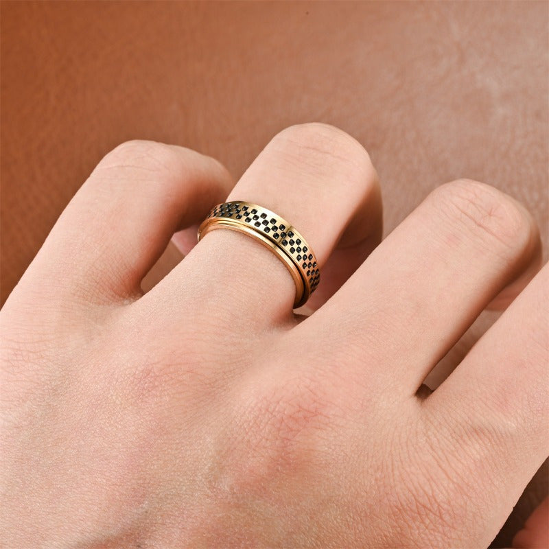 A Stylish New Men'S Ring with a Unique European And American Design, Featuring a Corrosion-Resistant, Oil-Coated, Rotatable Small Checkered Mosaic Pattern. It'S a Versatile Accessory That Is Durable And Suitable for Everyday Wear Or As a Gift.