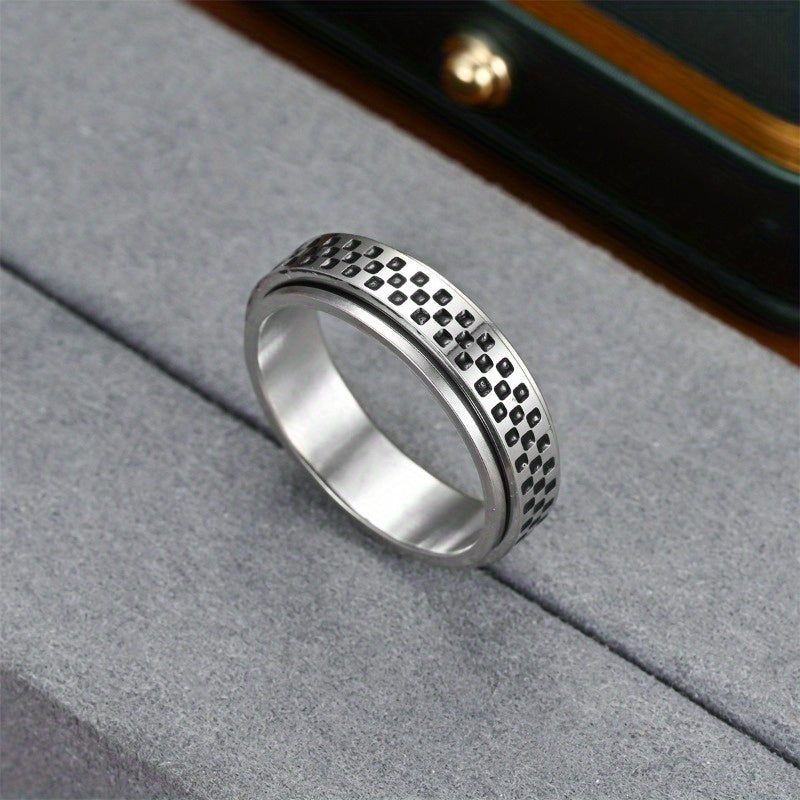 A Stylish New Men'S Ring with a Unique European And American Design, Featuring a Corrosion-Resistant, Oil-Coated, Rotatable Small Checkered Mosaic Pattern. It'S a Versatile Accessory That Is Durable And Suitable for Everyday Wear Or As a Gift.