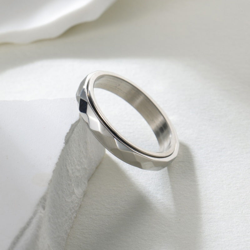 1pc Minimalist -Cut Ring - 4mm Wide, Stress-Relief Rotating Ring with Golden-Tone Band & Black Accents, Fade-Resistant & Wear-Resistant - Ideal for Casual Attire or Gift, Everyday Jewelry, Modern Jewelry, Durable Jewelry