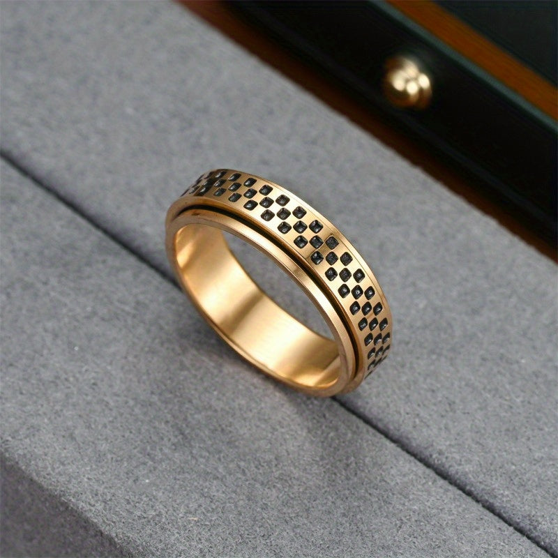 A Stylish New Men'S Ring with a Unique European And American Design, Featuring a Corrosion-Resistant, Oil-Coated, Rotatable Small Checkered Mosaic Pattern. It'S a Versatile Accessory That Is Durable And Suitable for Everyday Wear Or As a Gift.