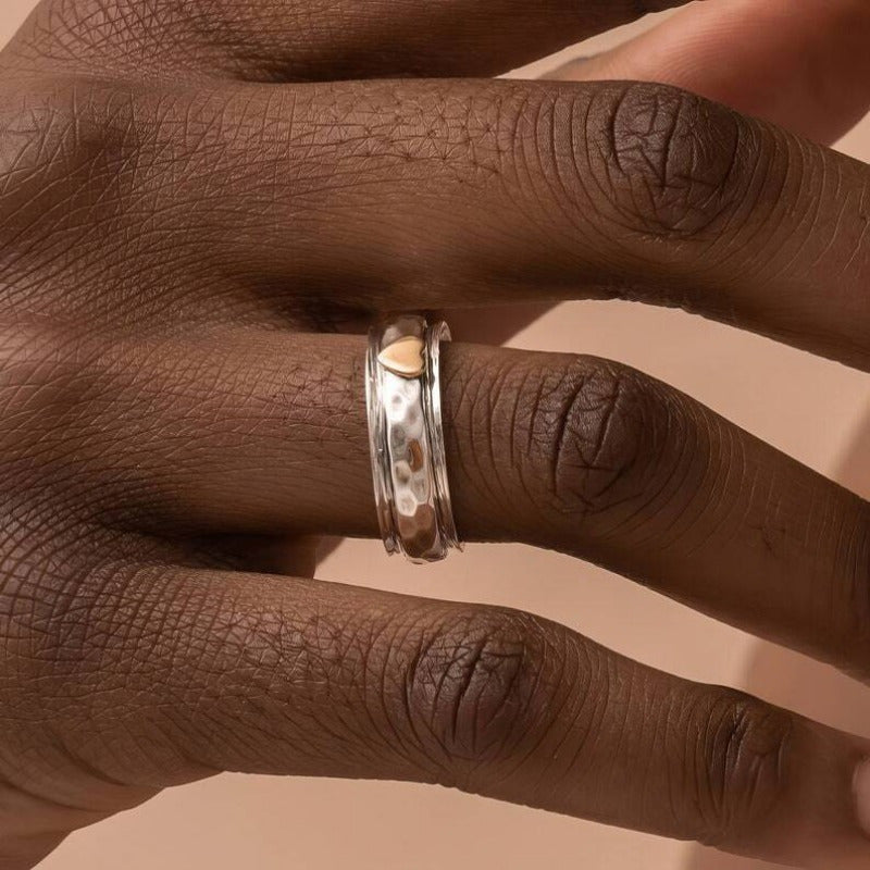 1 style of fashionable, simple and exquisite Women's ring, rotatable love ring, very suitable for parties, banquets, Valentine's Day, Christmas and birthdays, anniversary wear